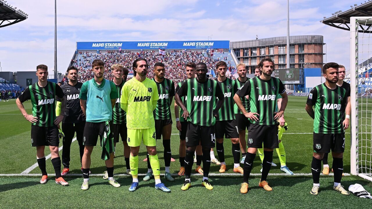 REGGIO NELL'EMILIA, ITALY - MAY 19: US Sassuolo players shows their dejection during the Serie A TIM match between US Sassuolo and Cagliari at Mapei Stadium - Citta' del Tricolore on May 19, 2024 in Reggio nell'Emilia, Italy.