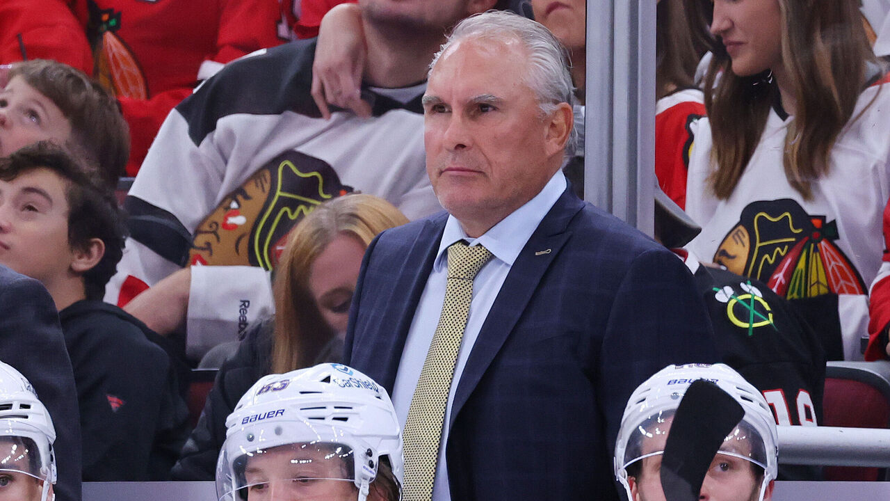CHICAGO, ILLINOIS - SEPTEMBER 28: Head coach Craig Berube of the St. Louis Blues looks on against the Chicago Blackhawks during the second period of a preseason game at the United Center on September 28, 2023 in Chicago, Illinois.