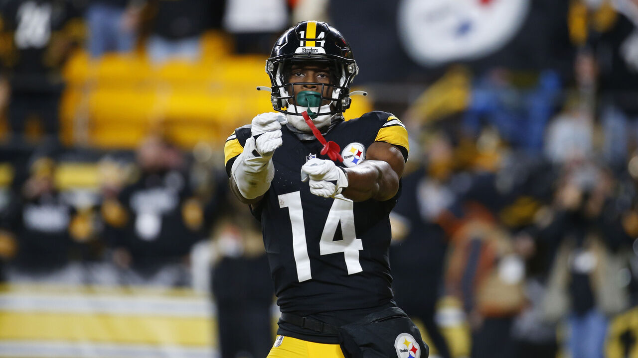 PITTSBURGH, PENNSYLVANIA - DECEMBER 23: George Pickens #14 of the Pittsburgh Steelers celebrates after scoring a touchdown during the thrid quarter of a game against the Cincinnati Bengals at Acrisure Stadium on December 23, 2023 in Pittsburgh, Pennsylvania.
