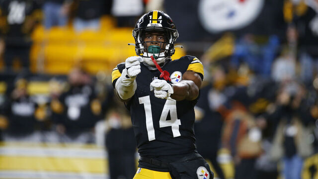 PITTSBURGH, PENNSYLVANIA - DECEMBER 23: George Pickens #14 of the Pittsburgh Steelers celebrates after scoring a touchdown during the thrid quarter of a game against the Cincinnati Bengals at Acrisure Stadium on December 23, 2023 in Pittsburgh, Pennsylvania.