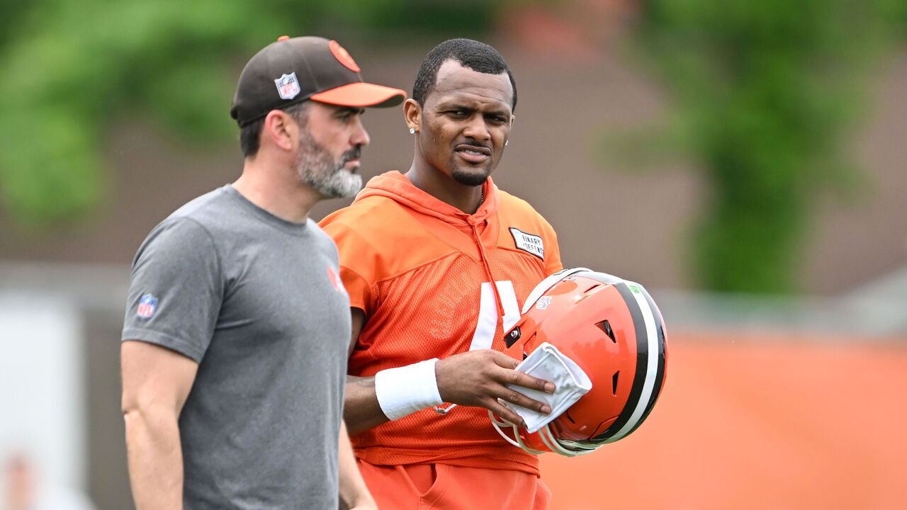 BEREA, OHIO - MAY 22: Deshaun Watson #4 of the Cleveland Browns talks with head coach Kevin Stefanski during an OTA offseason workout at their CrossCountry Mortgage Campus on May 22, 2024 in Berea, Ohio.