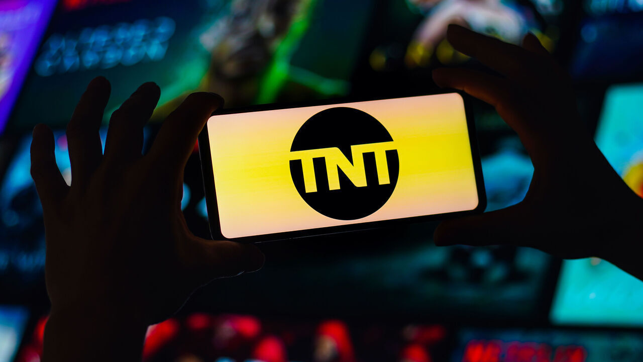 BRAZIL - 2022/09/02: In this photo illustration, the Turner Network Television (TNT) logo is displayed on a smartphone screen. (Photo Illustration by Rafael Henrique/SOPA Images/LightRocket via Getty Images)
