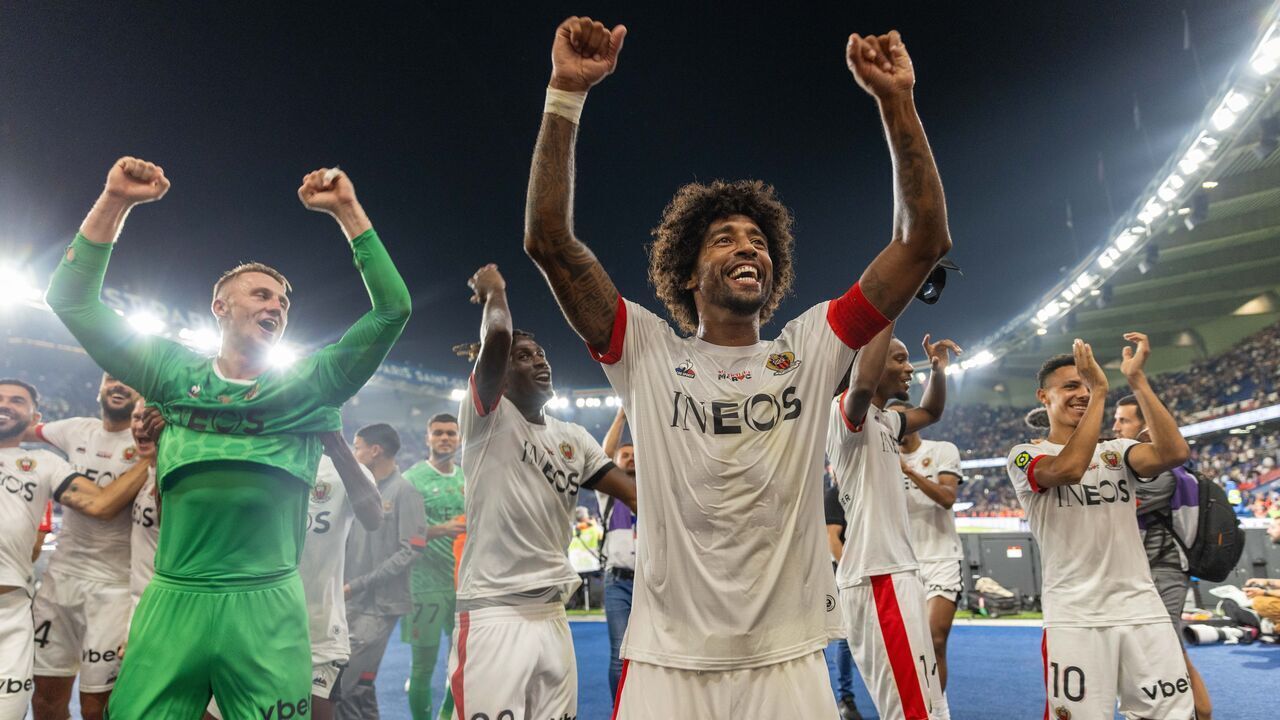 PARIS, FRANCE - SEPTEMBER 15: Melvin Bard of OGC Nice, Marcin Bulka of OGC Nice, Evann Guessand of OGC Nice, Dante of OGC Nice, Khephren Turam of OGC Nice, Sofiane Diop of OGC Nice celebrating the victory during the French League 1 match between Paris Saint Germain and Nice at the Parc des Princes on September 15, 2023 in Paris France.