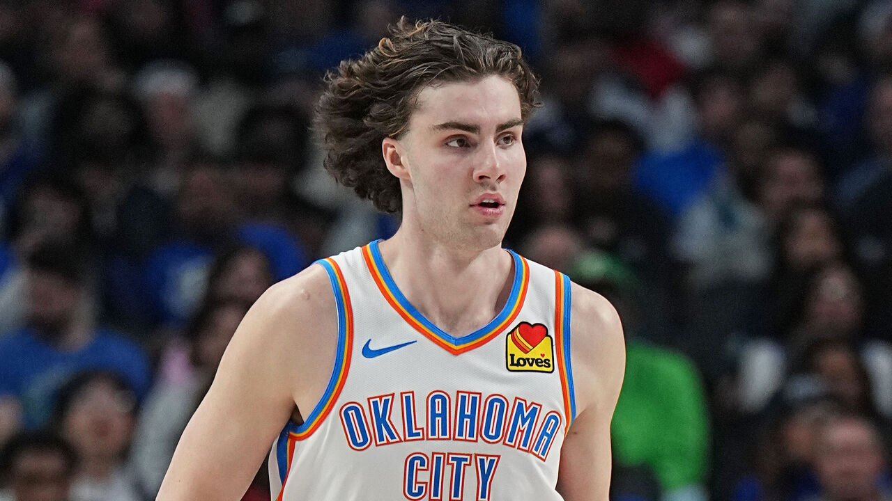 DALLAS, TX - FEBRUARY 10: Josh Giddey #3 of the Oklahoma City Thunder brings the ball up court during the game against the Dallas Mavericks on February 10, 2024 at the American Airlines Center in Dallas, Texas. Mandatory Copyright Notice: Copyright 2024 NBAE
