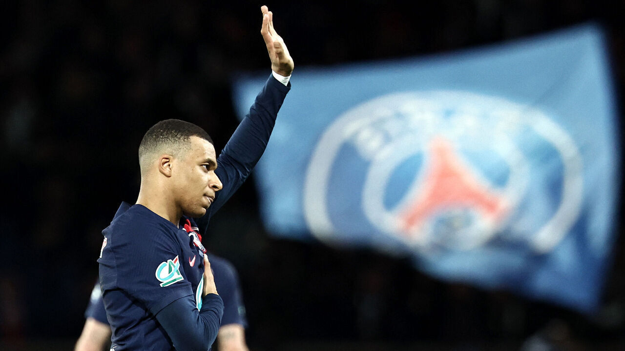 Paris Saint-Germain's French forward #07 Kylian Mbappe celebrates his goal during the French Cup (Coupe de France) semi final football match between Paris Saint-Germain (PSG) and Stade Rennais FC at the Parc des Princes stadium in Paris on April 3, 2024.
