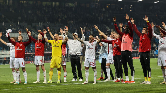 BOCHUM, GERMANY - MAY 23: The players of Duesseldorf celebrate after the final whistlduring the Bundesliga Playoffs Leg One match between VfL Bochum and Fortuna Düsseldorf at Vonovia Ruhrstadion on May 23, 2024 in Bochum, Germany.