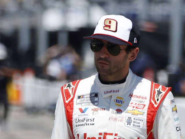 Elliott blasts NASCAR for fining Stenhouse due to fight wit…