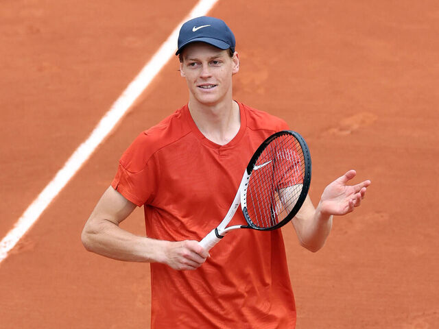 Sinner says hip feels 'good' after 1st-round win at French Open |  theScore.com