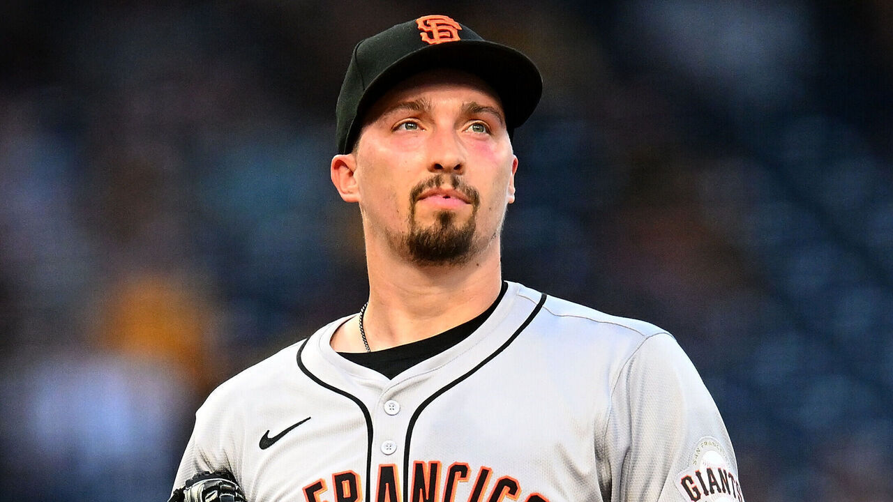 PITTSBURGH, PENNSYLVANIA - MAY 22: Blake Snell #7 of the San Francisco Giants reacts after walking in a run during the fourth inning against the Pittsburgh Pirates at PNC Park on May 22, 2024 in Pittsburgh, Pennsylvania.