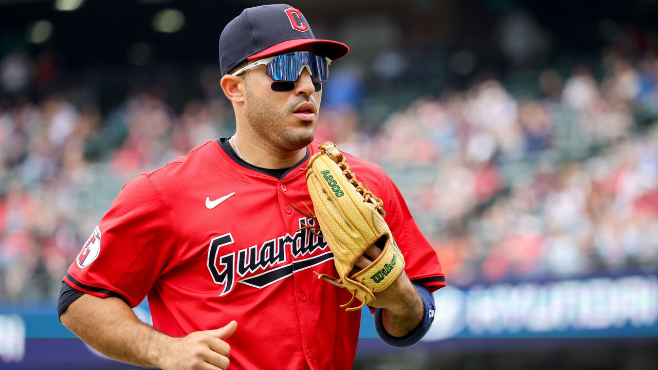 CLEVELAND, OH - MAY 05: Cleveland Guardians right fielder Ramon Laureano (10) returns to the dugout during the third inning of the Major League Baseball game between the Los Angeles Angels and Cleveland Guardians on May 5, 2024, at Progressive Field in Cleveland, OH.