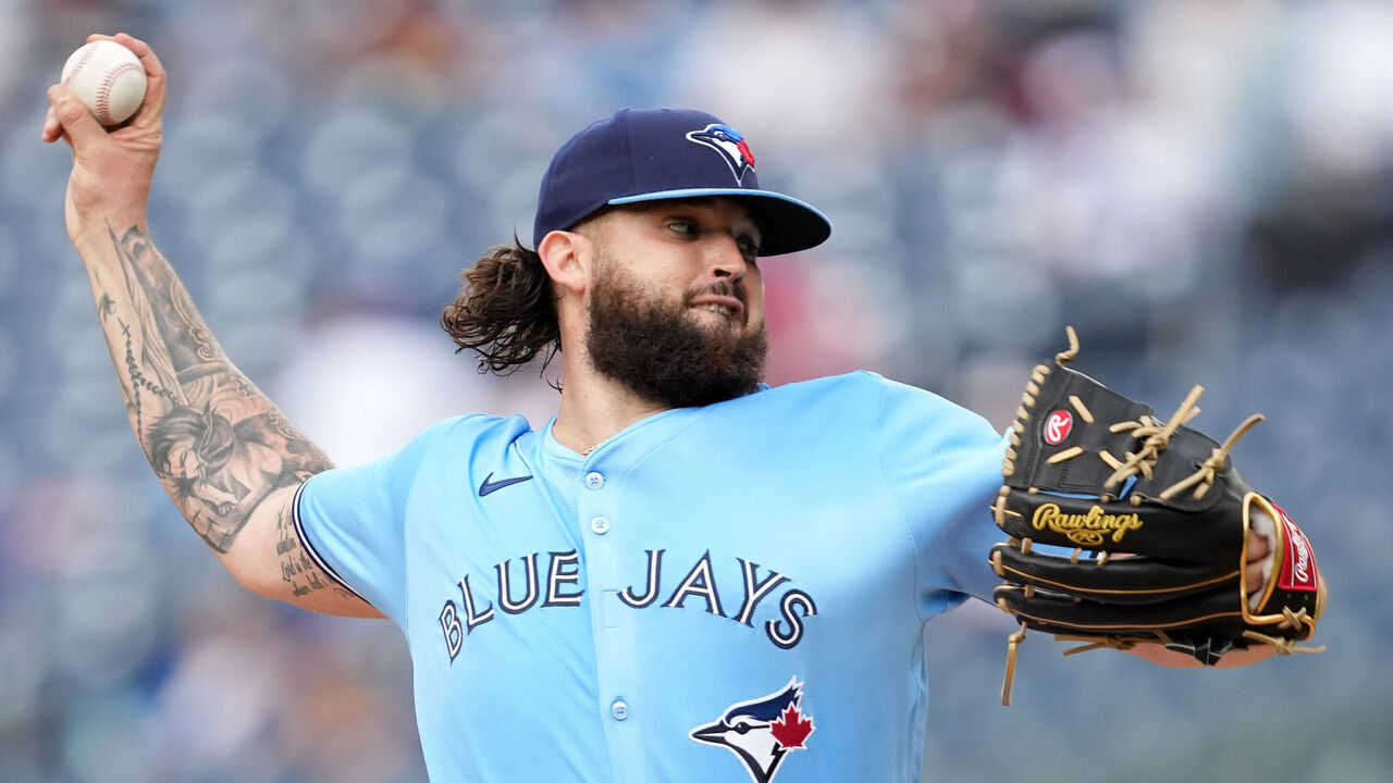 WASHINGTON, DC - MAY 05: Alex Manoah #6 of the Toronto Blue Jays pitches in the third inning during a baseball game against the Washington Nationals at Nationals Park on May 5, 2024 in Washington, DC.