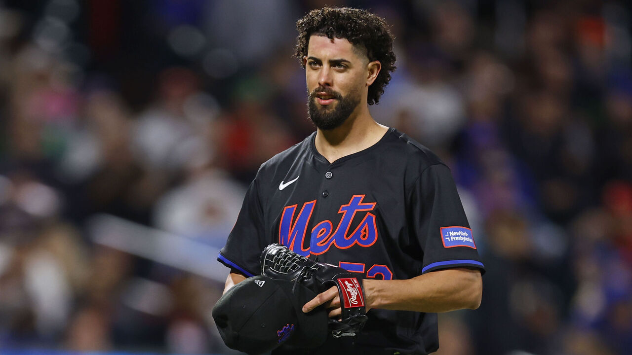 NEW YORK, NEW YORK - MAY 13: Jorge López #52 of the New York Mets in action against the Philadelphia Phillies during a game at Citi Field on May 13, 2024 in New York City.