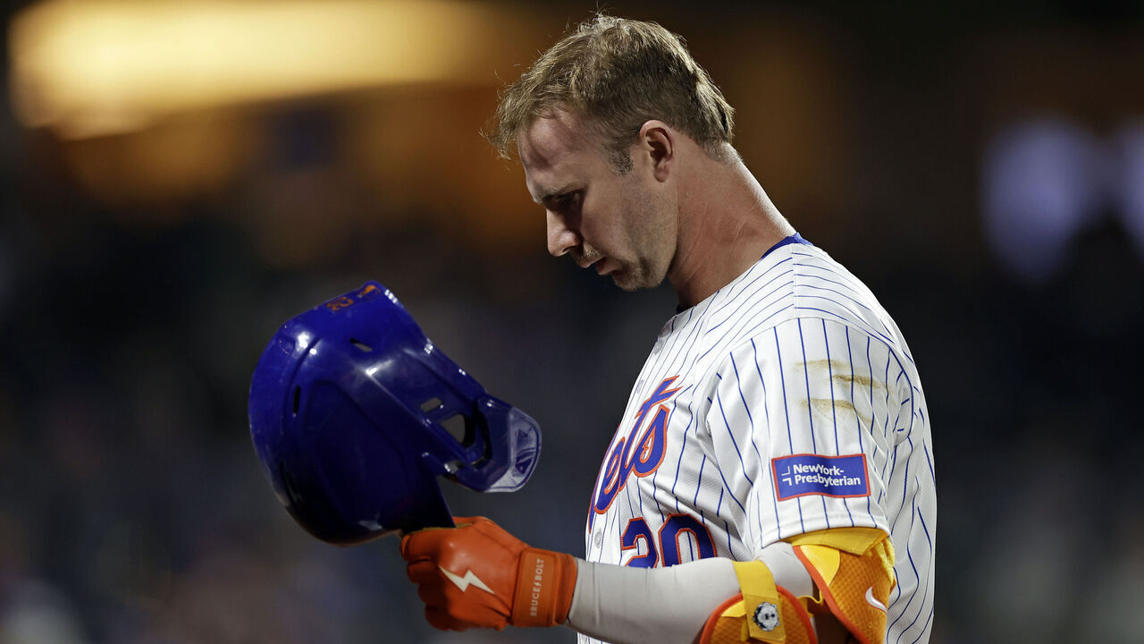 NEW YORK, NY - MAY 28: Pete Alonso #20 of the New York Mets reacts after grounding out during the ninth inning against the Los Angeles Dodgers in game two of a doubleheader at Citi Field on May 28, 2024 in New York City.