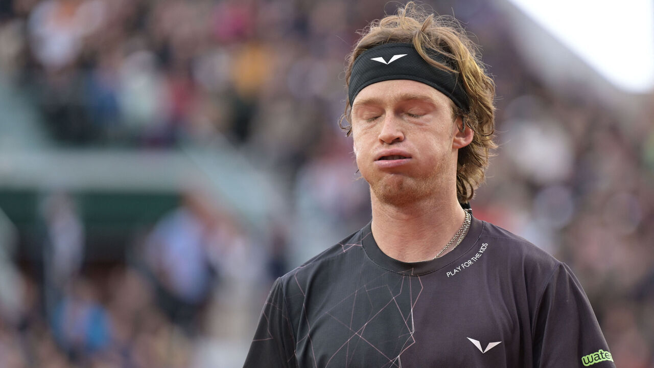 Russia's Andrey Rublev reacts as he plays against Italia's Matteo Arnaldi during their men's singles match on Court Suzanne-Lenglen on day six of the French Open tennis tournament at the Roland Garros Complex in Paris on May 31, 2024.