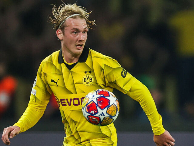 Brandt Nhạc trưởng trong lối chơi tấn công nhanh của Dortmund Brandt Nhạc trưởng trong lối chơi tấn công nhanh của Dortmund