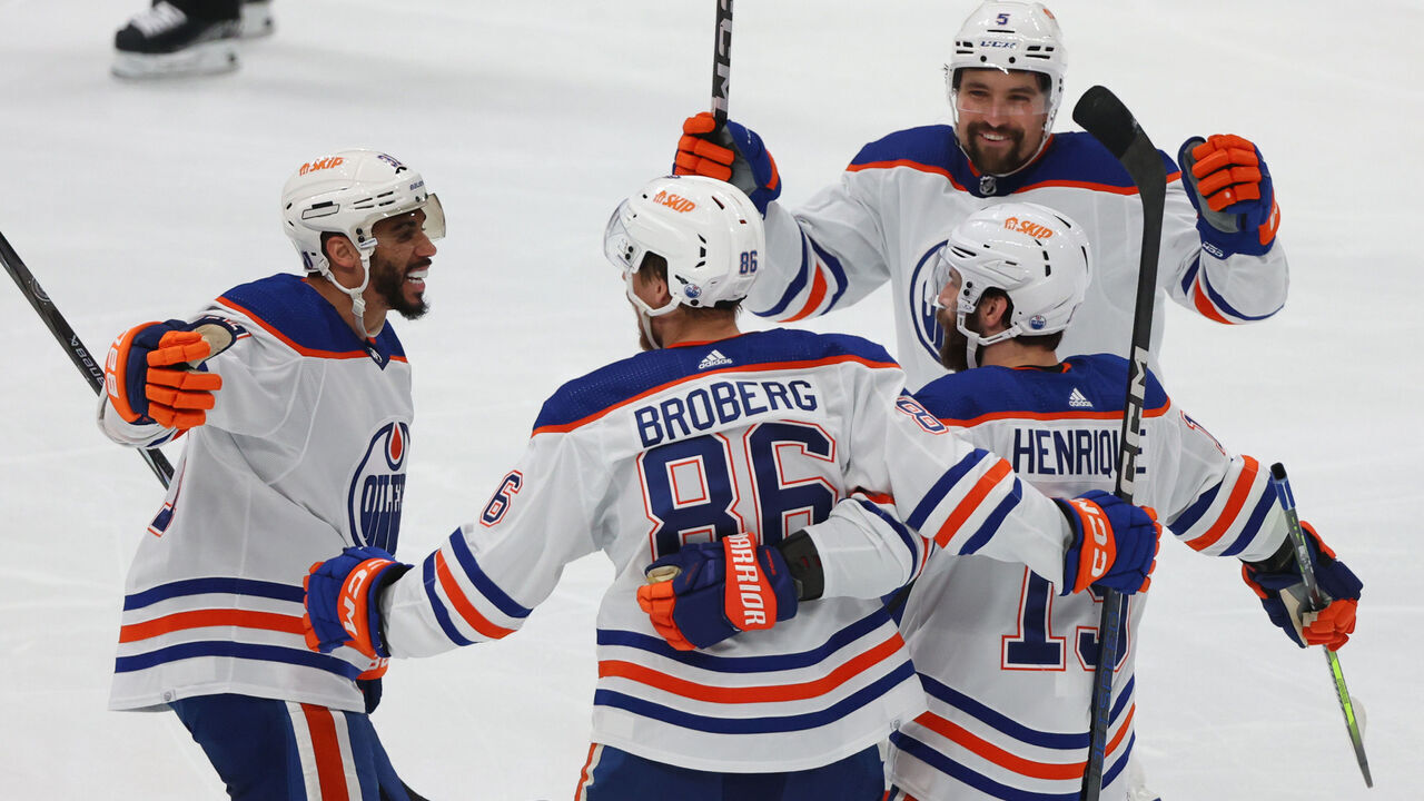DALLAS, TEXAS - MAY 31: Philip Broberg #86 of the Edmonton Oilers celebrates with teammates after scoring a goal against the Dallas Stars during the second period in Game Five of the Western Conference Final of the 2024 Stanley Cup Playoffs at American Airlines Center on May 31, 2024 in Dallas, Texas.