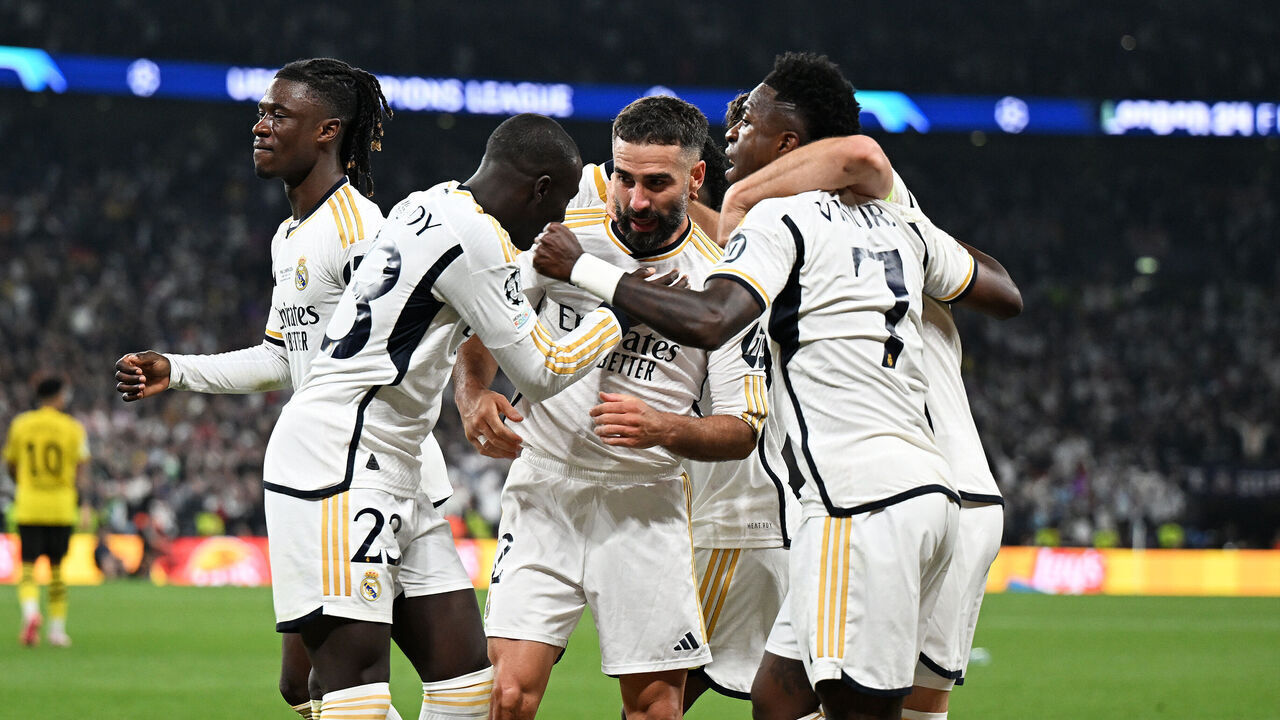 LONDON, ENGLAND - JUNE 01: Daniel Carvajal of Real Madrid celebrates scoring his team's first goal with teammates during the UEFA Champions League 2023/24 Final match between Borussia Dortmund and Real Madrid CF at Wembley Stadium on June 01, 2024 in London, England.