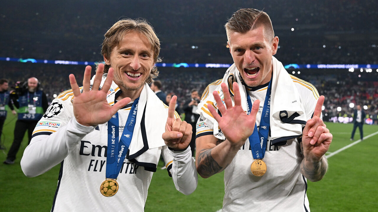 LONDON, ENGLAND - JUNE 01: Luka Modric and Toni Kroos of Real Madrid pose for a photo as they celebrate with their winner's medals following the team's victory during the UEFA Champions League 2023/24 Final match between Borussia Dortmund and Real Madrid CF at Wembley Stadium on June 01, 2024 in London, England.