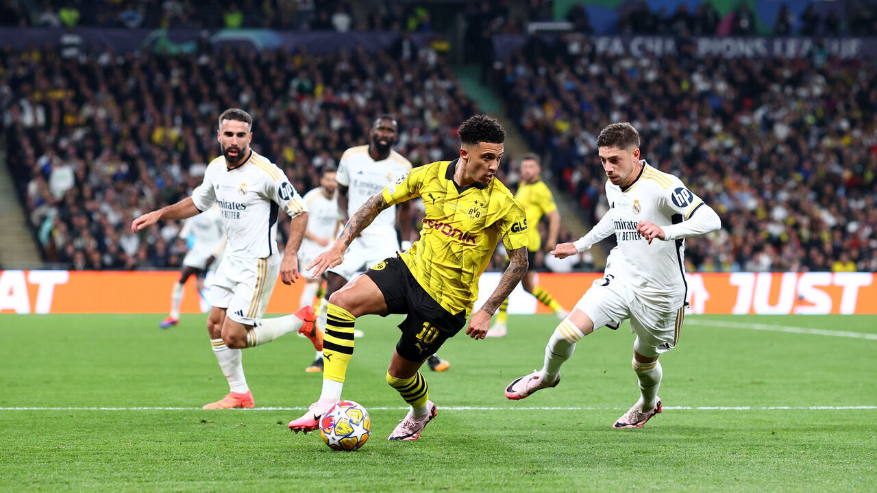 LONDON, ENGLAND - JUNE 1: Jadon Sancho of Borussia Dortmund battles with Federico Valverde of Real Madrid (R) and Dani Carvajal of Real Madrid (L) during the UEFA Champions League 2023/24 final match between Borussia Dortmund and Real Madrid CF at Wembley Stadium on June 1, 2024 in London, England.