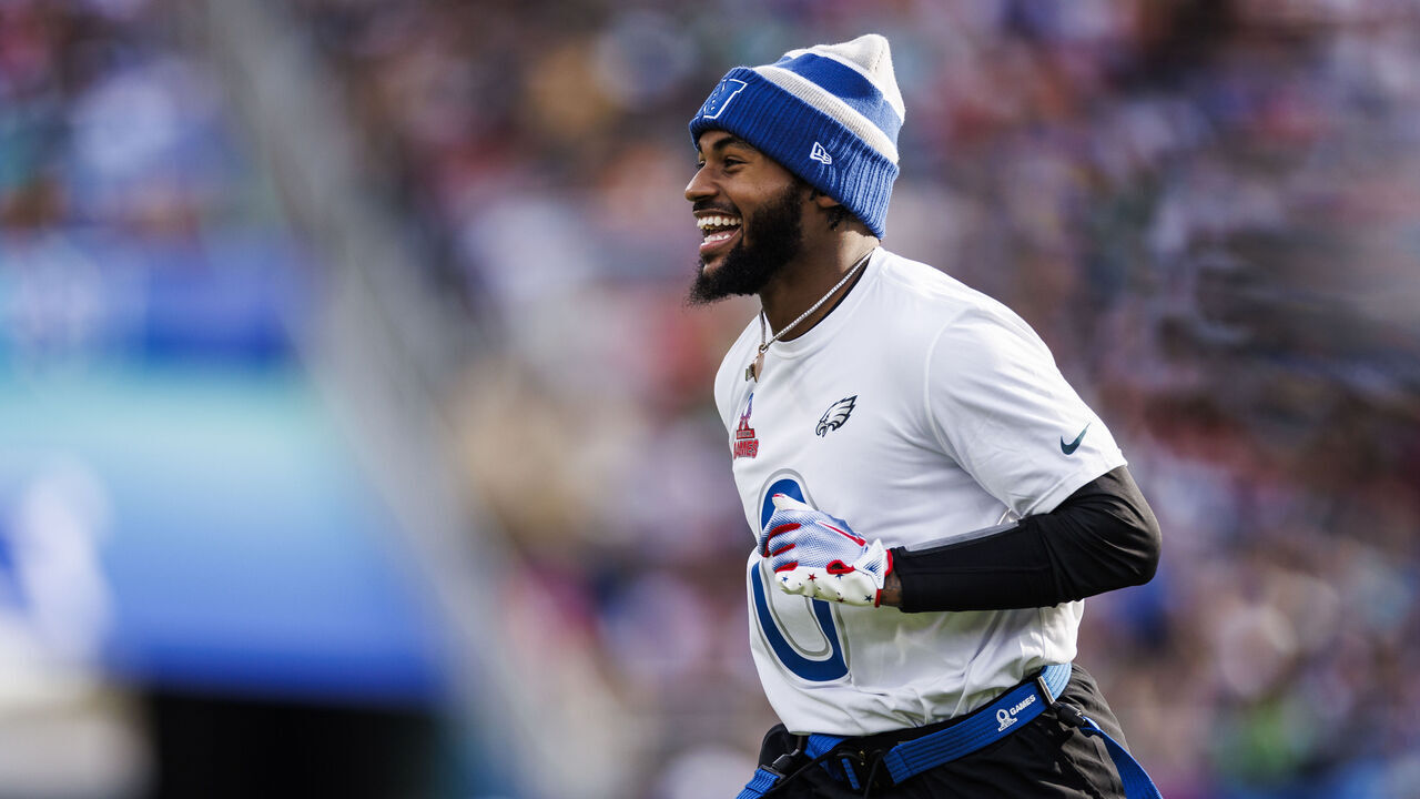 ORLANDO, FLORIDA - FEBRUARY 04: D’Andre Swift #0 of the Philadelphia Eagles and NFC looks on during the 2024 NFL Pro Bowl at Camping World Stadium on February 04, 2024 in Orlando, Florida.