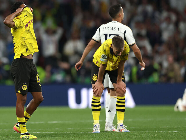 LONDON, ENGLAND - JUNE 01: Ian Maatsen of Borussia Dortmund looks dejected as he reacts following defeat to Real Madrid during the UEFA Champions League 2023/24 Final match between Borussia Dortmund and Real Madrid CF at Wembley Stadium on June 01, 2024 in London, England.