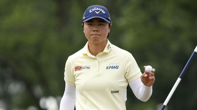 LANCASTER, PENNSYLVANIA - JUNE 02: Yuka Saso of Japan acknowledges the crowd after a putt on the first green during the final round of the U.S. Women's Open Presented by Ally at Lancaster Country Club on June 02, 2024 in Lancaster, Pennsylvania.