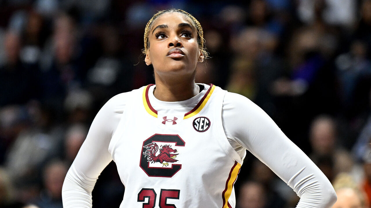 UNCASVILLE, CONNECTICUT - DECEMBER 10: Sakima Walker #35 of the South Carolina Gamecocks rests during a break in the game against the Utah Utes at Mohegan Sun Arena on December 10, 2023 in Uncasville, Connecticut.