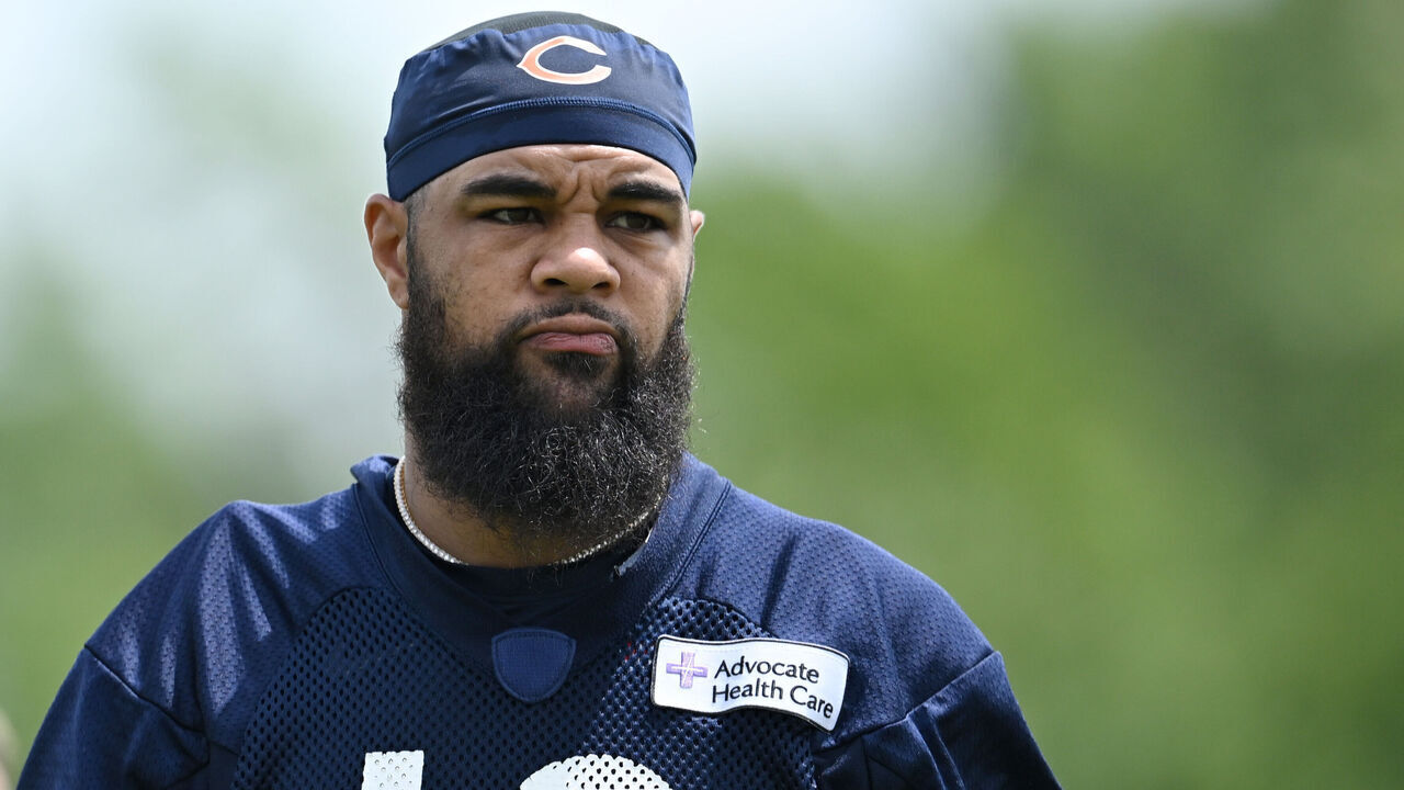 LAKE FOREST, ILLINOIS - JUNE 05: Keenan Allen #13 of the Chicago Bears pactices during the Chicago Bears mandatory minicamp at Halas Hall on June 05, 2024 in Lake Forest, Illinois.