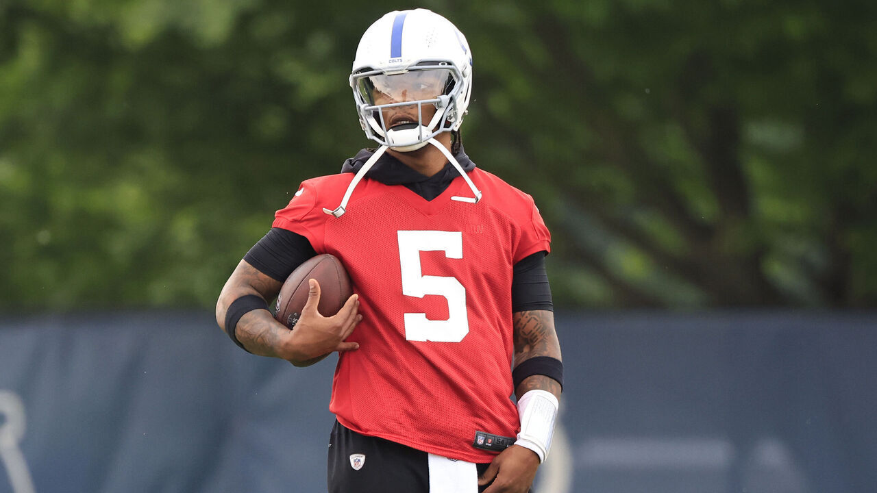 INDIANAPOLIS, INDIANA - JUNE 05: Anthony Richardson #5 of the Indianapolis Colts participates in OTA Offseason workouts at the Indiana Farm Bureau Football Center on June 05, 2024 in Indianapolis, Indiana.