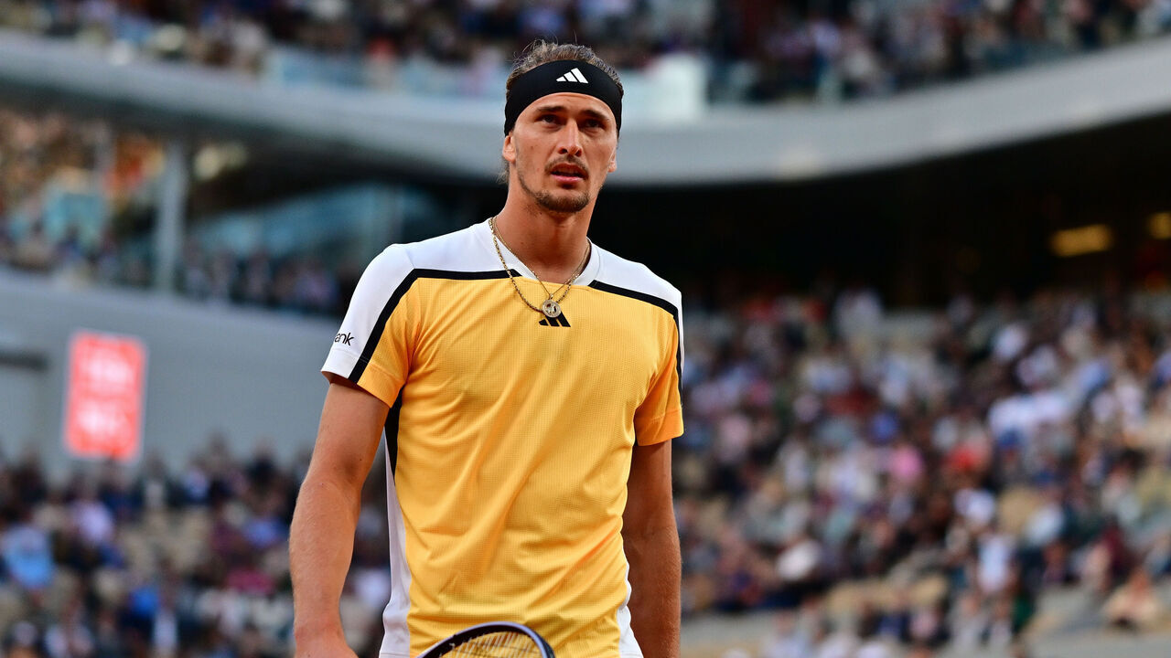 :PARIS, FRANCE - JUNE 05: Alexander Zverev of Germany plays react against Alex De Minaur of Australia during the Men's Singles Quarter Final match on Day 11 at Roland Garros on June 05, 2024 in Paris, France. Photo by Christian Liewig - Corbis/Getty Images) P