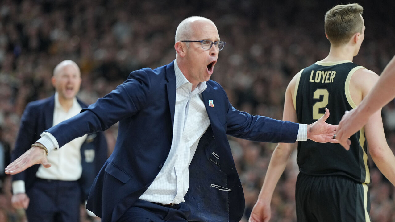 GLENDALE, ARIZONA - APRIL 08: Head coach Dan Hurley of the Connecticut Huskies celebrates a shot during the National College Basketball Championship game against the Purdue Boilermakers at State Farm Stadium on April 08, 2024 in Glendale, Arizona.