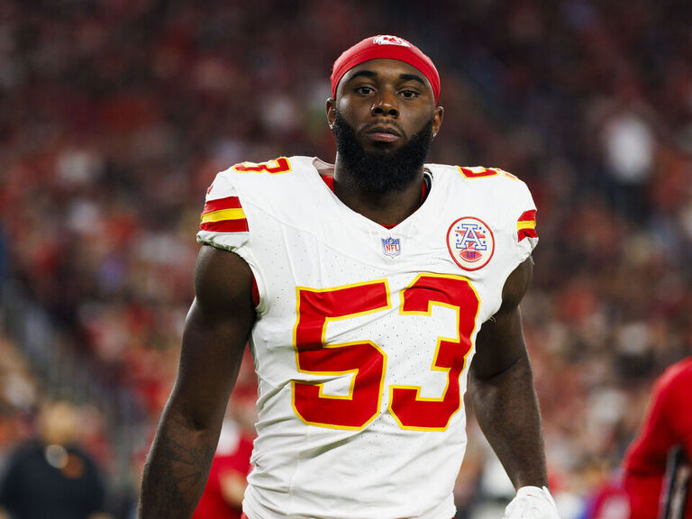 Chiefs' Thompson awake, responsive after cardiac arrest | theScore.com