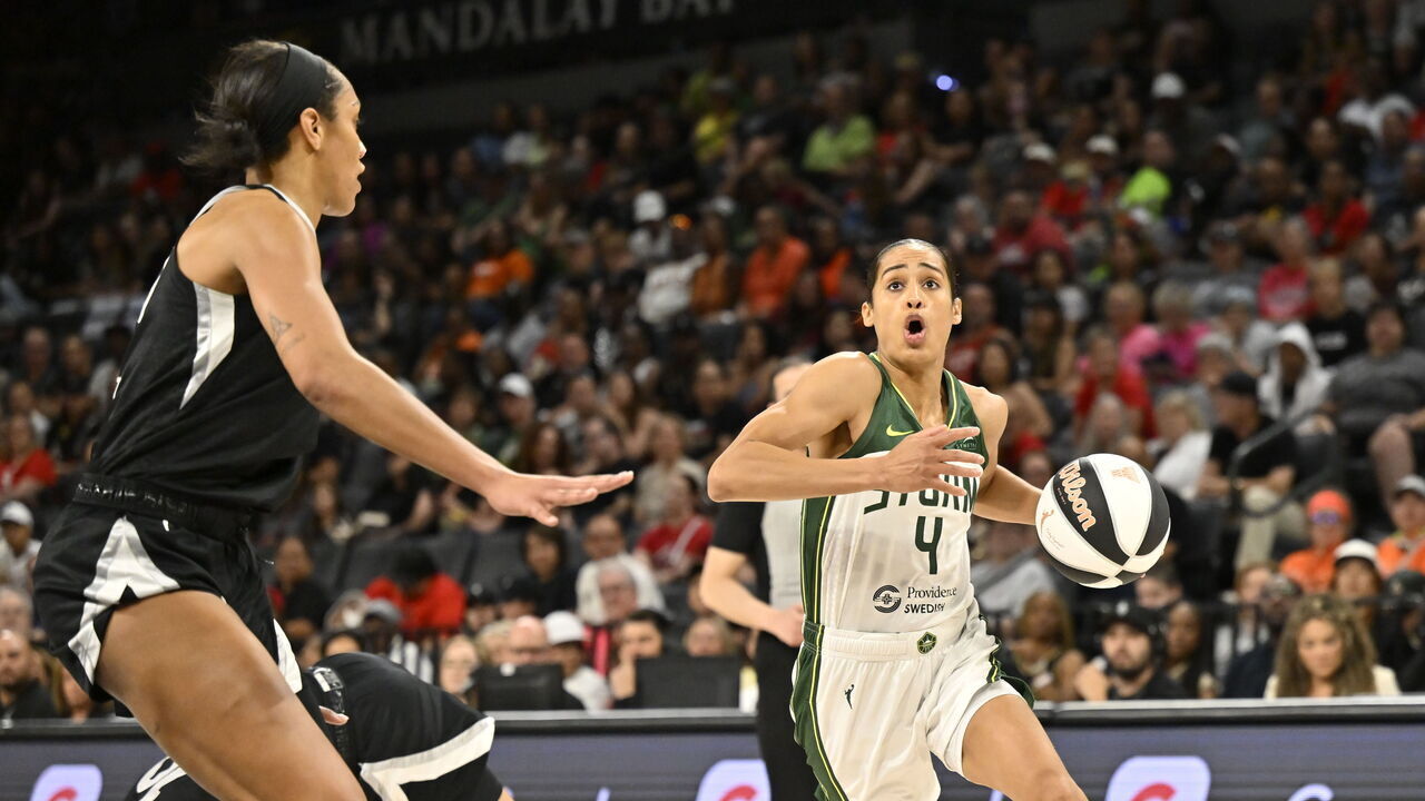 LAS VEGAS, NV - JUNE 7: Skylar Diggins-Smith #4 of the Seattle Storm drives to the basket during the game against the Las Vegas Aces during the 2024 WNBA Commissioner's Cup on June 7, 2024 at Michelob ULTRA Arena in Las Vegas, Nevada. Mandatory Copyright Notice: Copyright 2024 NBAE