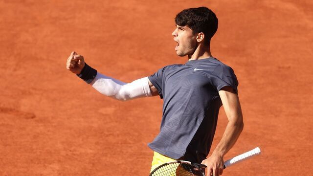 09 June 2024, France, Paris: Tennis: Grand Slam/ATP Tour - French Open, Singles, Men, Final. Zverev (Germany) - Alcaraz (Spain). Carlos Alcaraz celebrates. Photo: Frank Molter/dpa