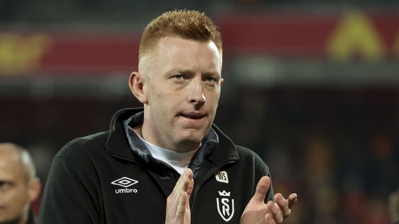 LENS, FRANCE - DECEMBER 16: Coach of Stade de Reims Will Still salutes the supporters following the Ligue 1 Uber Eats match between RC Lens (RCL) and Stade de Reims (SR) at Stade Bollaert-Delelis on December 16, 2023 in Lens, France.