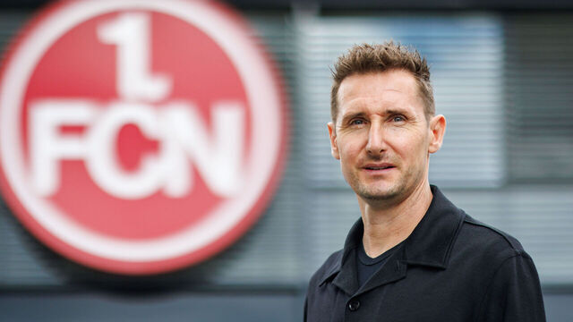 dpatop - 11 June 2024, Bavaria, Nuremberg: Soccer: Bundesliga 2, presentation of the new coach at 1. FC Nürnberg. The new FCN coach Miroslav Klose stands in front of the club logo. Klose takes over as coach at 1. FC Nürnberg. The former German international signs a two-year contract with the second division club. Photo: Daniel Karmann/dpa