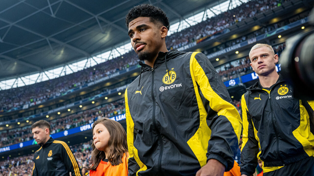 LONDON, ENGLAND - JUNE 1: Ian Maatsen of Borussia Dortmund entering the stadium during the UEFA Champions League 2023/24 final match between Borussia Dortmund v Real Madrid CF at Wembley Stadium on June 1, 2024 in London, England.