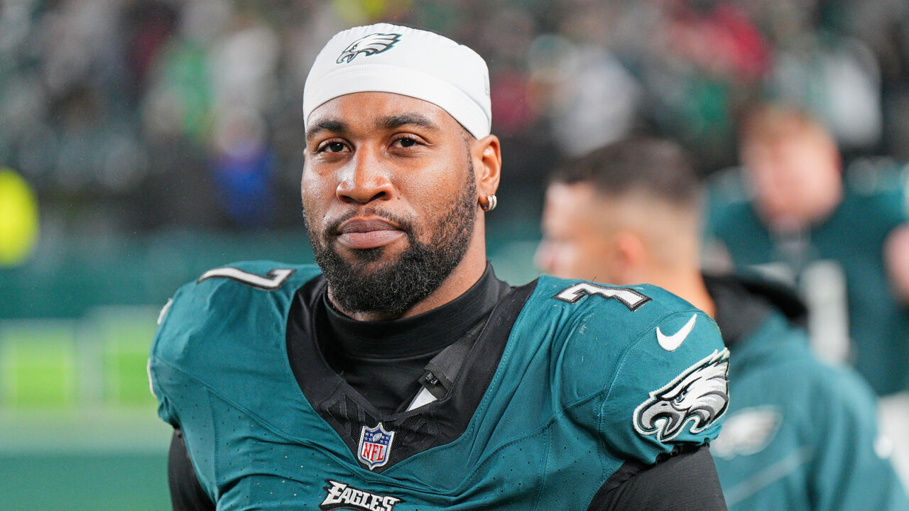 PHILADELPHIA, PA - DECEMBER 03: Philadelphia Eagles linebacker Haason Reddick (7) looks on during the game between the San Fransisco 49ers and the Philadelphia Eagles on December 3, 2023 at Lincoln Financial Field.