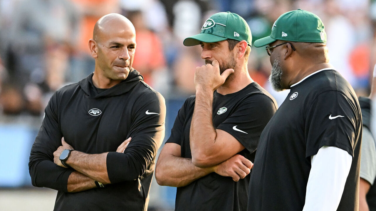 CANTON, OHIO - AUGUST 03: Head coach Robert Saleh of the New York Jets talks with Aaron Rodgers #8 prior to the 2023 Pro Hall of Fame Game against the Cleveland Browns at Tom Benson Hall Of Fame Stadium on August 03, 2023 in Canton, Ohio.