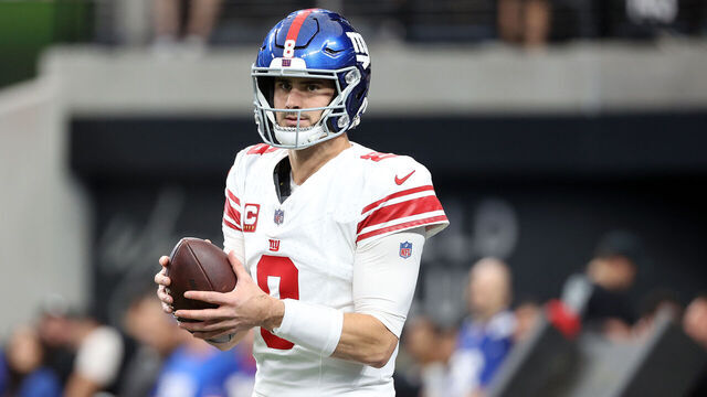LAS VEGAS, NEVADA - NOVEMBER 05: Daniel Jones #8 of the New York Giants warms up before a game against the Las Vegas Raiders at Allegiant Stadium on November 05, 2023 in Las Vegas, Nevada.