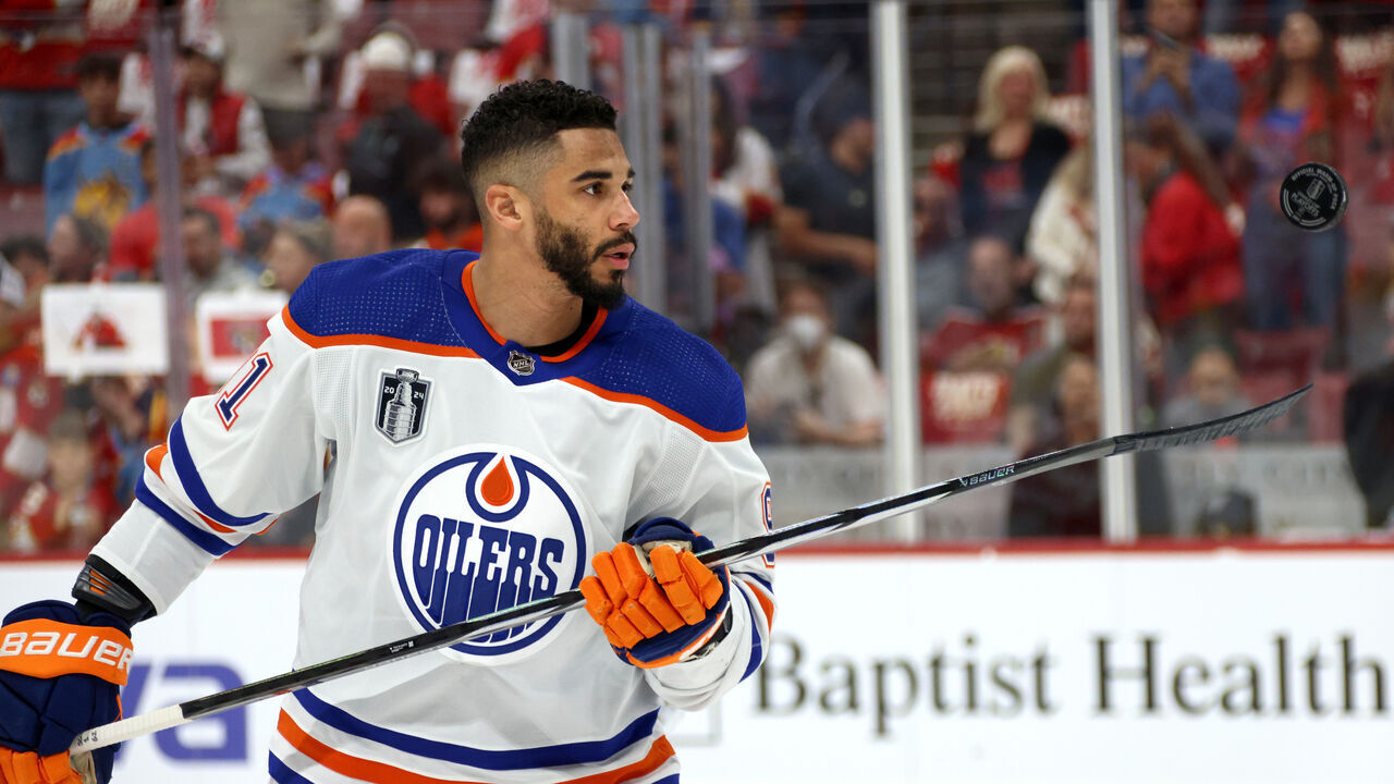 SUNRISE, FLORIDA - JUNE 10: Evander Kane #91 of the Edmonton Oilers warms up before Game Two of the 2024 Stanley Cup Final between the Edmonton Oilers and the Florida Panthers at Amerant Bank Arena on June 10, 2024 in Sunrise, Florida.