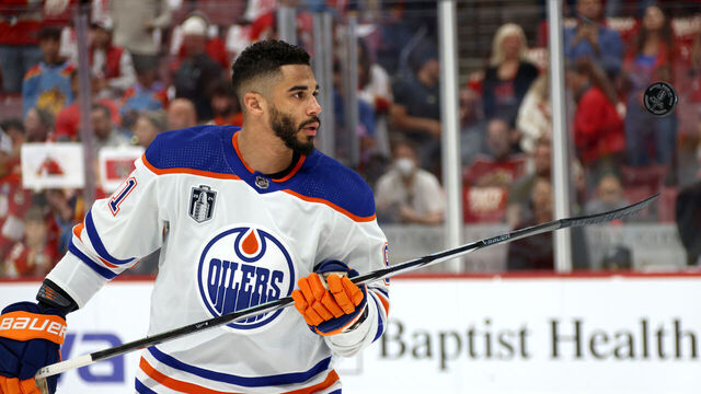 SUNRISE, FLORIDA - JUNE 10: Evander Kane #91 of the Edmonton Oilers warms up before Game Two of the 2024 Stanley Cup Final between the Edmonton Oilers and the Florida Panthers at Amerant Bank Arena on June 10, 2024 in Sunrise, Florida.