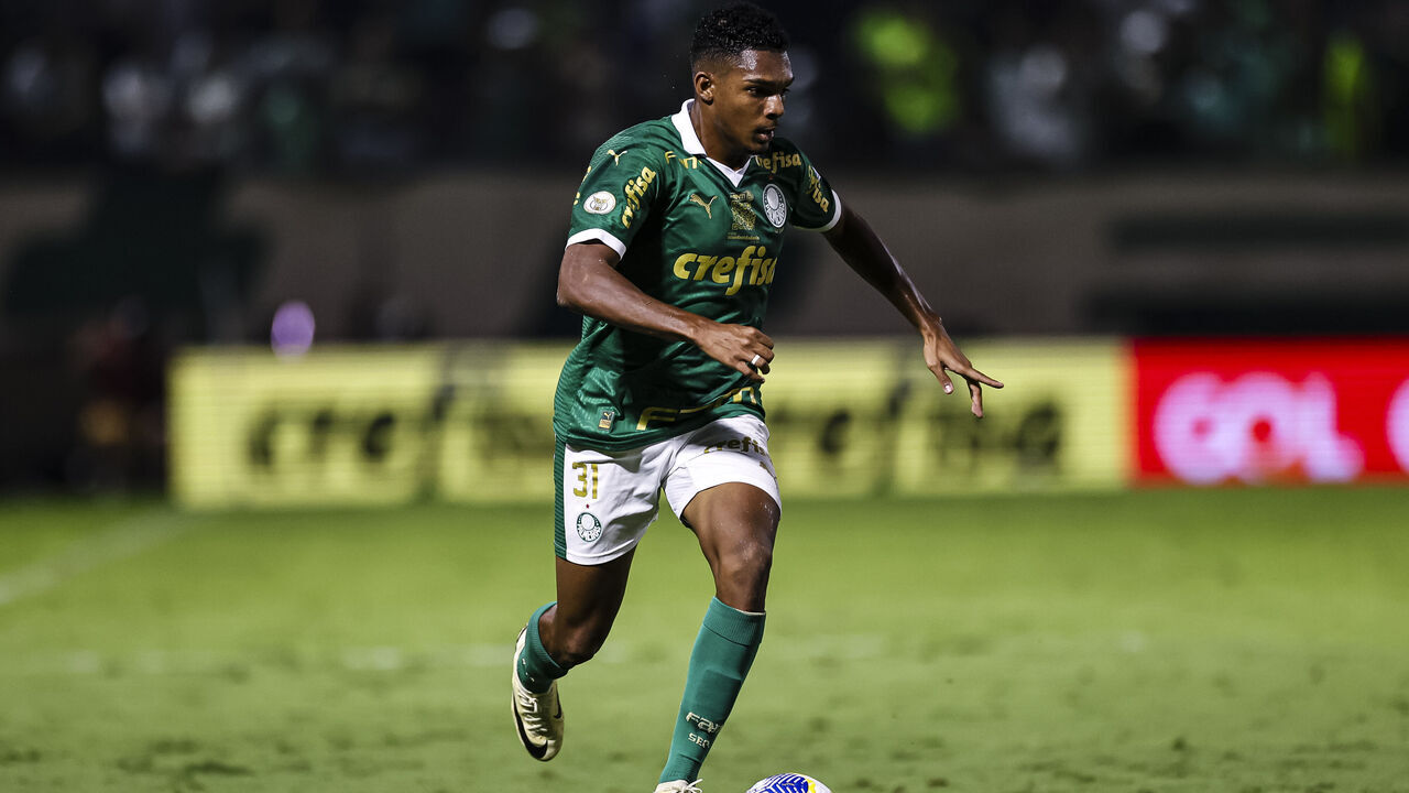BARUERI, BRAZIL - MAY 12: Luis Guilherme of Palmeiras dribbles the ball during the Campeonato Brasileiro Serie A match between Palmeiras and Athletico Paranaense at Arena Barueri on May 12, 2024 in Barueri, Brazil.