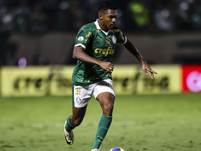 BARUERI, BRAZIL - MAY 12: Luis Guilherme of Palmeiras dribbles the ball during the Campeonato Brasileiro Serie A match between Palmeiras and Athletico Paranaense at Arena Barueri on May 12, 2024 in Barueri, Brazil.