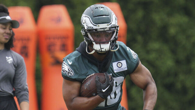 Philadelphia , PA - JUNE 06: Philadelphia Eagles running back Saquon Barkley (26) participates in Eagles mini camp on June 6, 2024 at the NovaCare Complex in Philadelphia. PA,