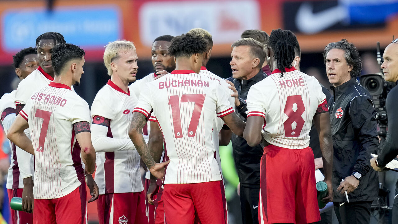 ROTTERDAM, NETHERLANDS - JUNE 6: head coach Jesse Marsch of Canada talk to the players during the international friendly match between Netherlands and Canada at De Kuip on June 6, 2024 in Rotterdam, Netherlands.