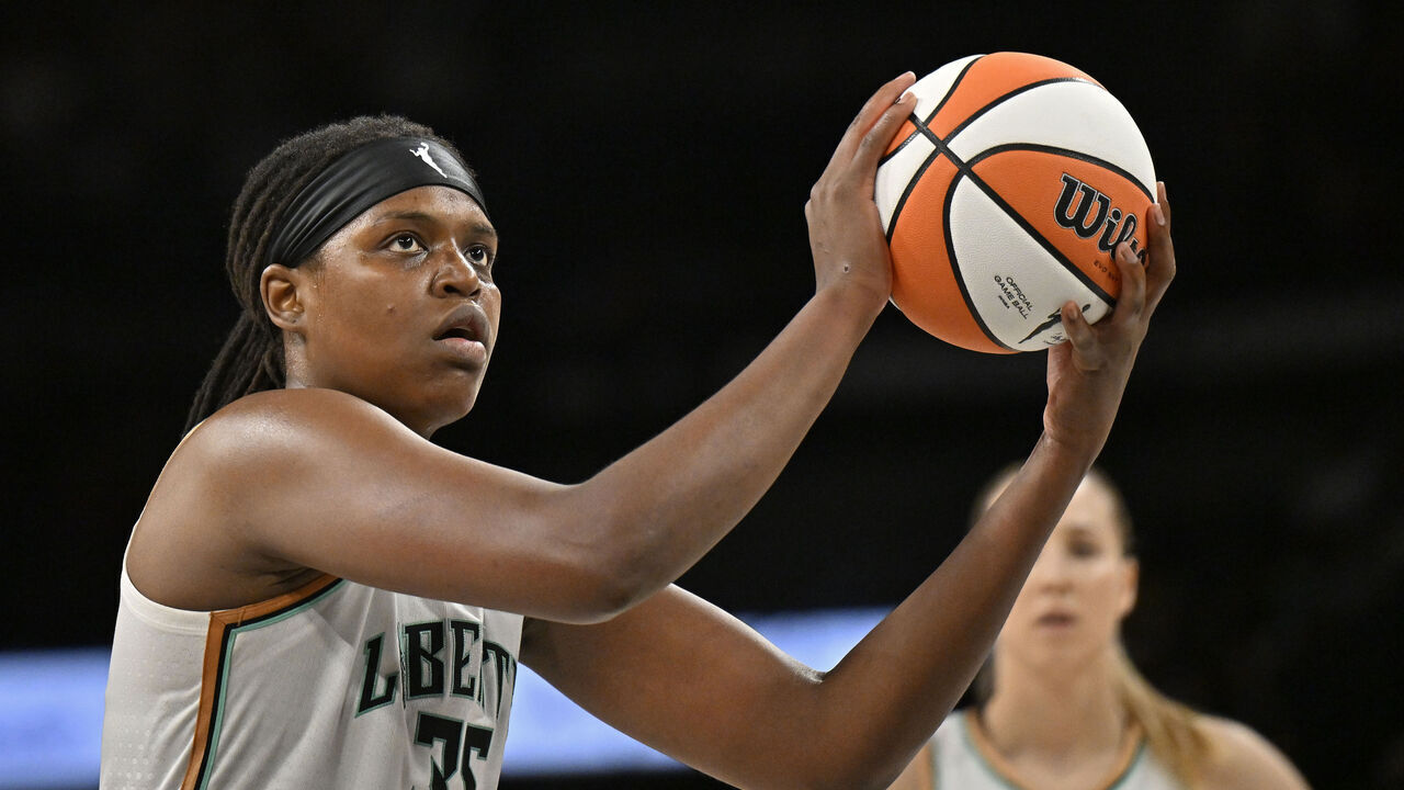 LAS VEGAS, NV - JUNE 15: Jonquel Jones #35 of the New York Liberty shoots a free throw during the game against the Las Vegas Aces on June 15, 2024 at Michelob ULTRA Arena in Las Vegas, Nevada. Mandatory Copyright Notice: Copyright 2024 NBAE