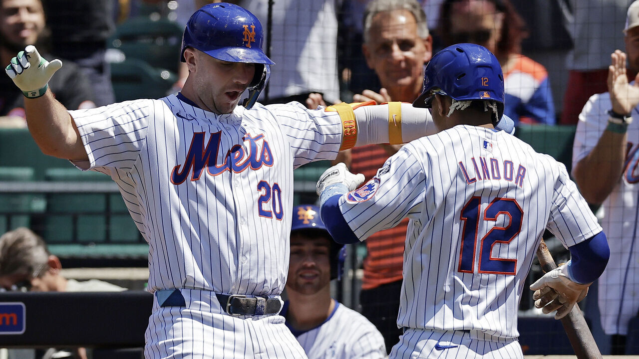 NEW YORK, NY - JUNE 16: Pete Alonso #20 of the New York Mets congratulates Francisco Lindor #12 of the New York Mets on a home run during the first inning against the San Diego Padres at Citi Field on June 16, 2024 in New York City.
