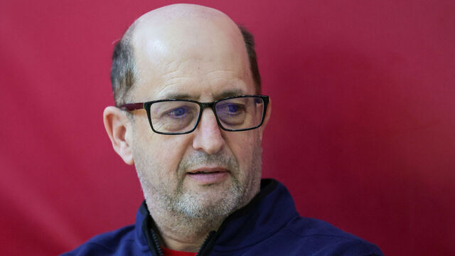 LAS VEGAS, NEVADA - AUGUST 06: Jeff Van Gundy attends a practice session during the team's training camp at the Mendenhall Center at UNLV as the team gets ready for the FIBA Men’s Basketball World Cup on August 06, 2023 in Las Vegas, Nevada.