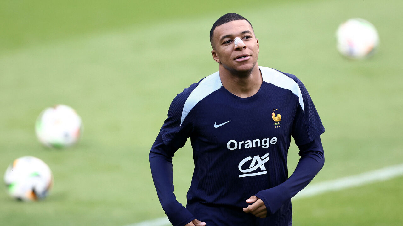 TOPSHOT - France's forward #10 Kylian Mbappe, who broke his nose during his country's opening win against Austria, attends a training session during the UEFA Euro 2024 Football Championship, at the Home Deluxe Arena Stadium in Paderborn, western Germany, on June 19, 2024. Mbappe underwent tests at a hospital in Duesseldorf before rejoining the France squad at their base in Paderborn.